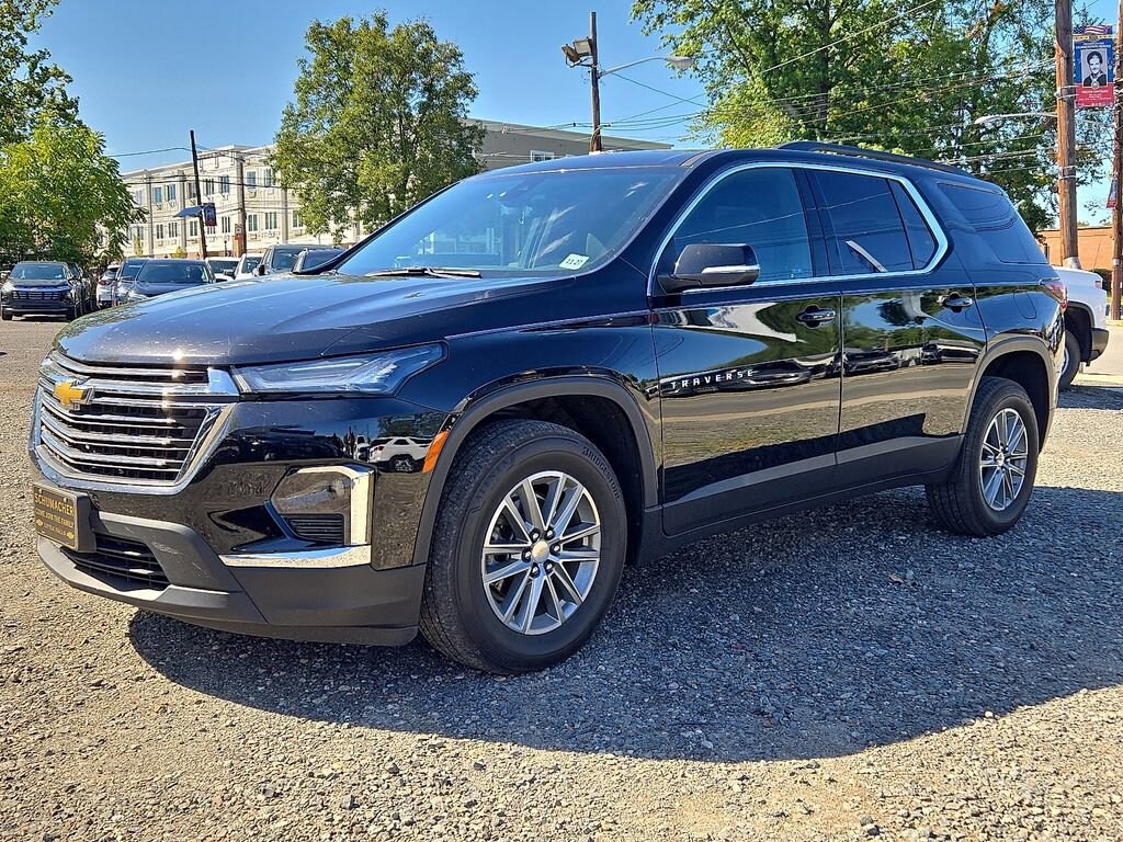 2023 Chevrolet Traverse Cloth photo 2