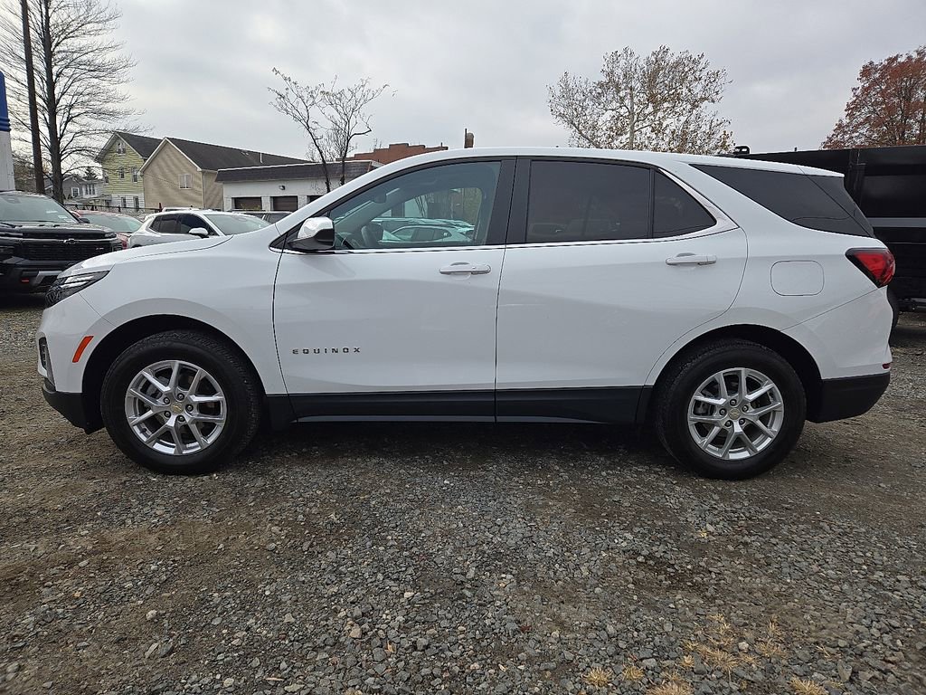 2023 Chevrolet Equinox LT photo 3