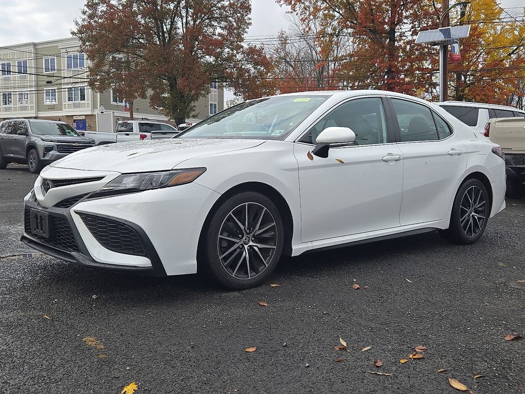 2023 Toyota Camry SE photo 3