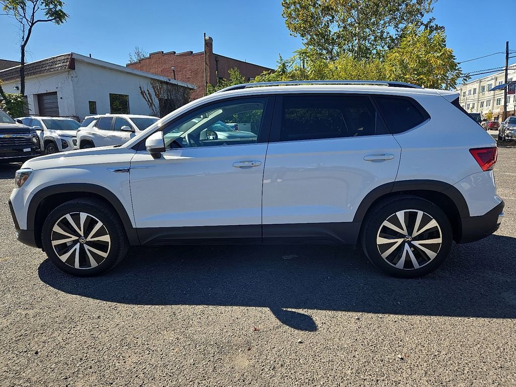 2023 Volkswagen Taos SE photo 4