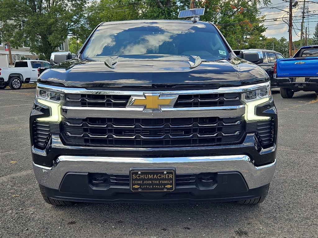 2022 Chevrolet Silverado 1500 LT photo 2