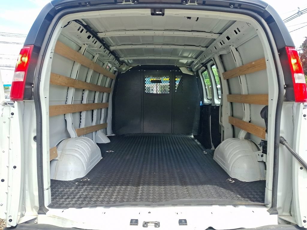 2024 Chevrolet Express Cargo Work Van - Photo 28