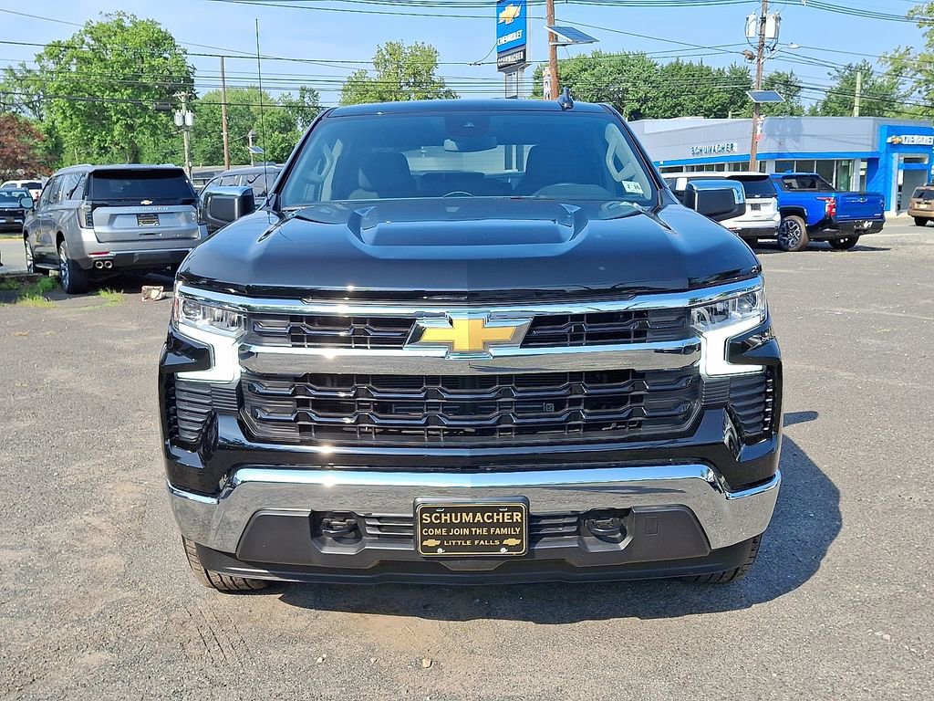 2025 Chevrolet Silverado 1500 LT photo 3