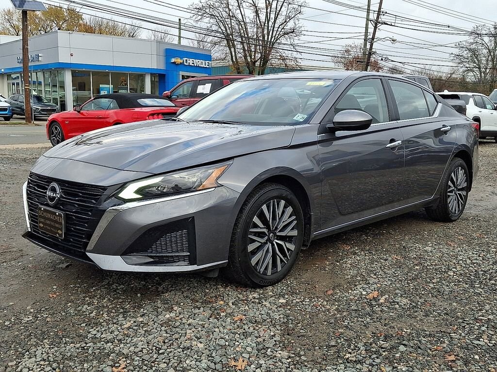 2024 Nissan Altima SV photo 3