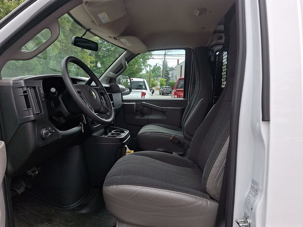 2025 Chevrolet Express Cargo Work Van - Photo 14
