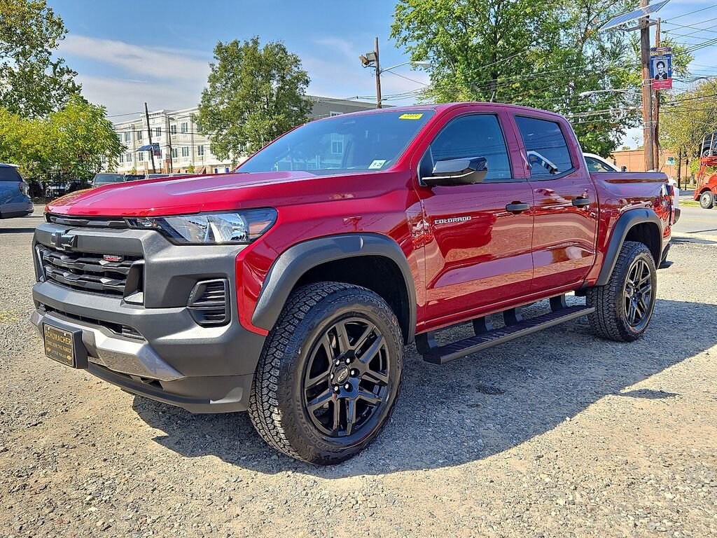 2024 Chevrolet Colorado Trail Boss photo 3
