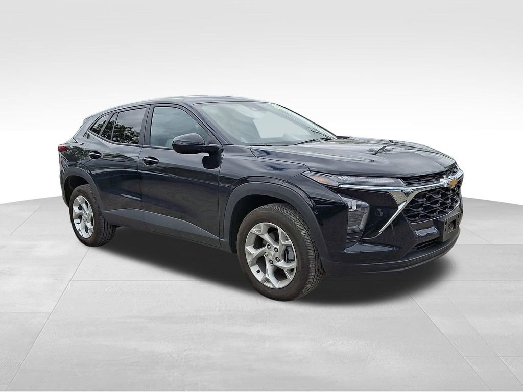 2025 Chevrolet Trax LS's photo