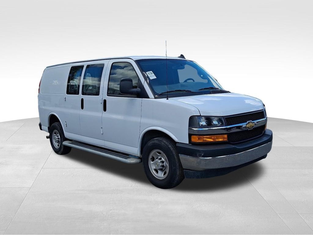 2024 Chevrolet Express 2500 Work Van HD's photo