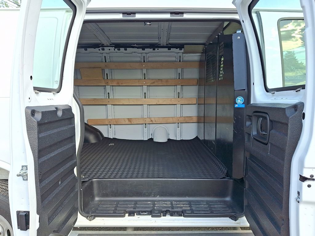 2025 Chevrolet Express Cargo Work Van - Photo 10