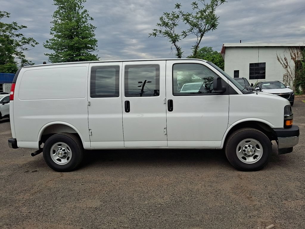 2025 Chevrolet Express Cargo Work Van - Photo 9