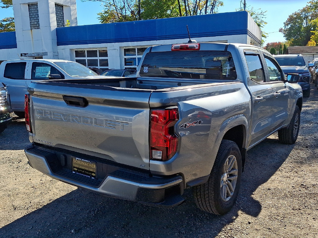 2024 Chevrolet Colorado LT - Photo 8
