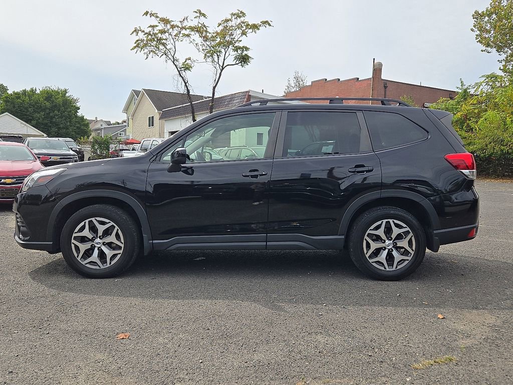 2023 Subaru Forester Premium photo 3