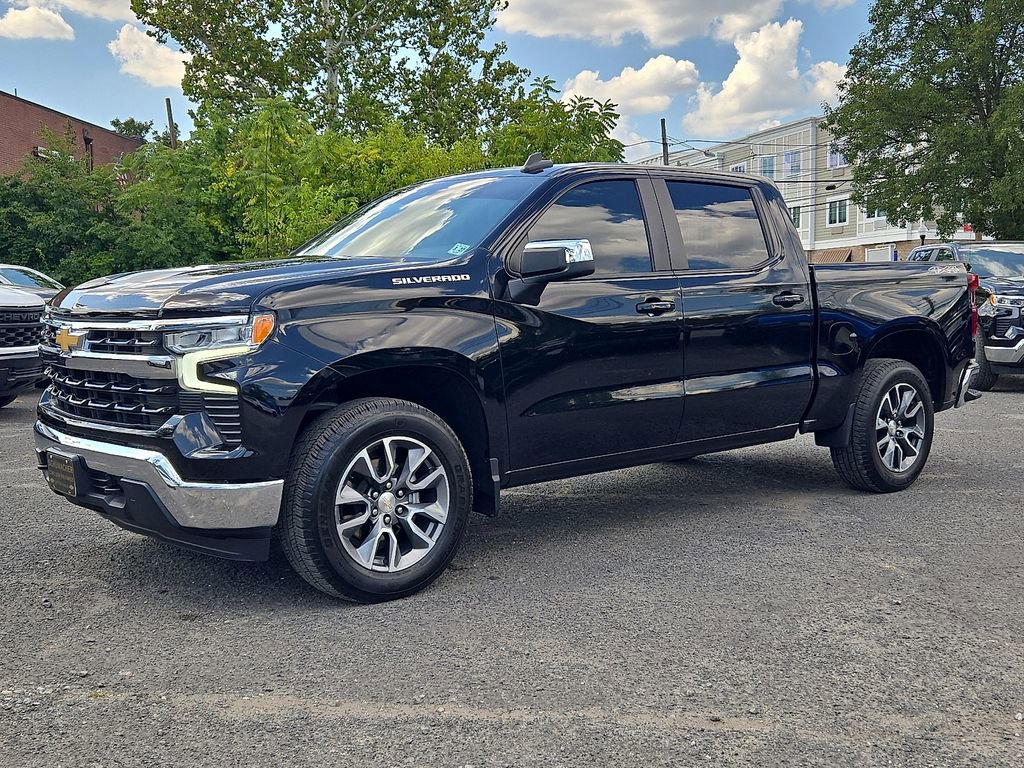 2022 Chevrolet Silverado 1500 LT photo 3