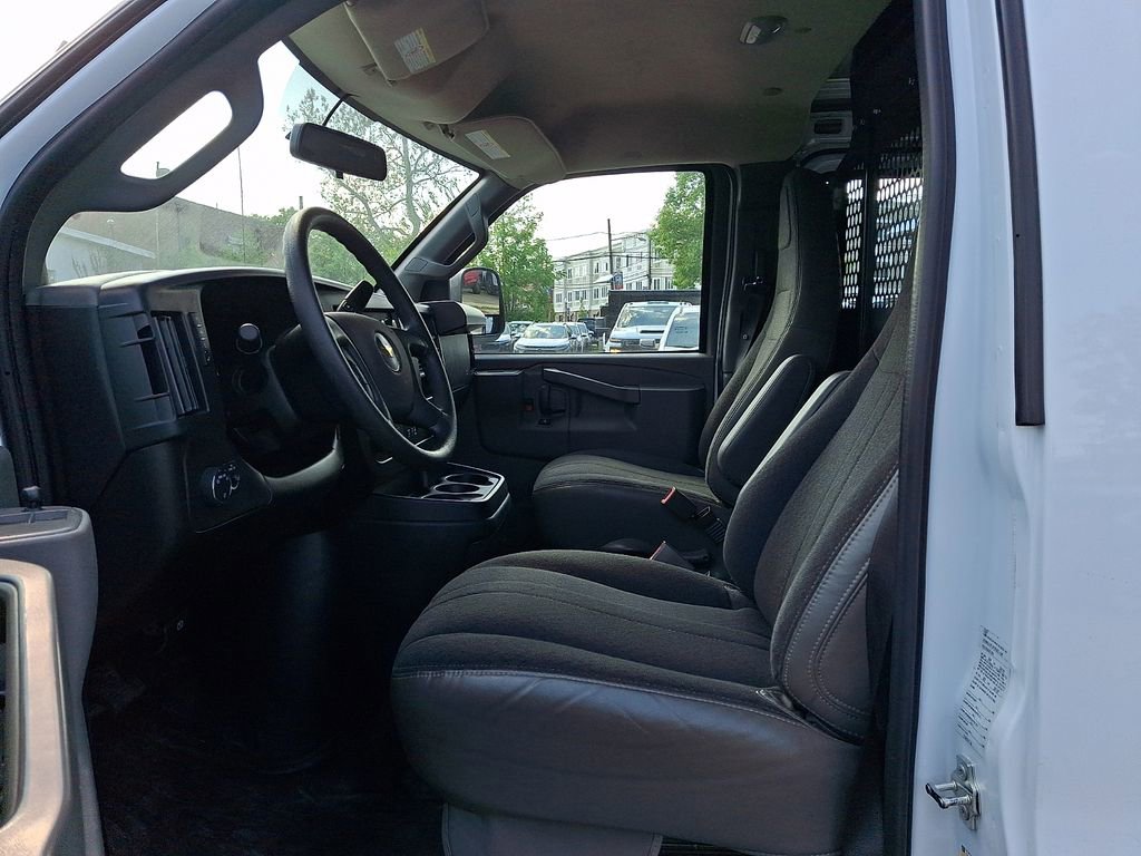 2025 Chevrolet Express Cargo Work Van - Photo 14