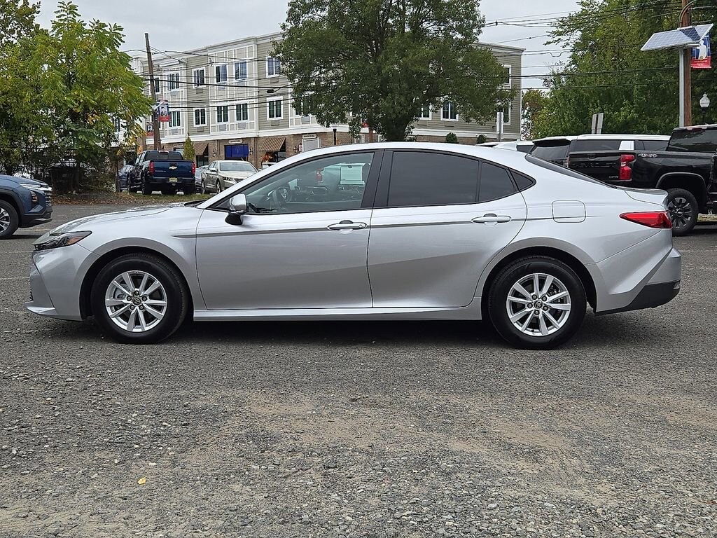 2025 Toyota Camry LE photo 4