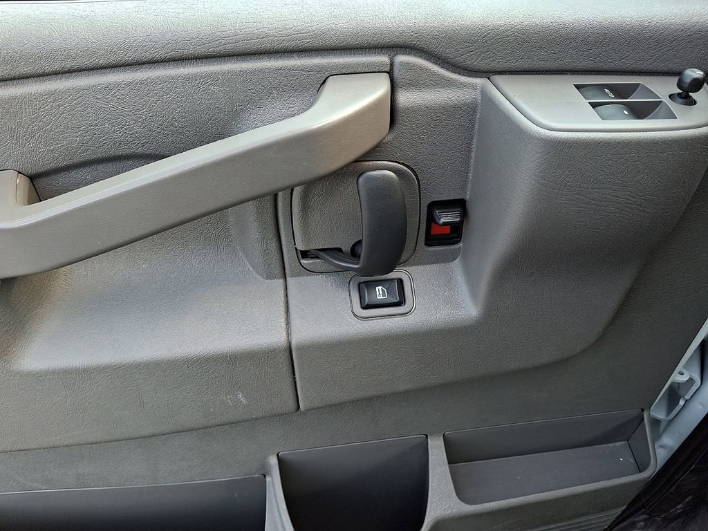 2025 Chevrolet Express Cargo Work Van - Photo 13