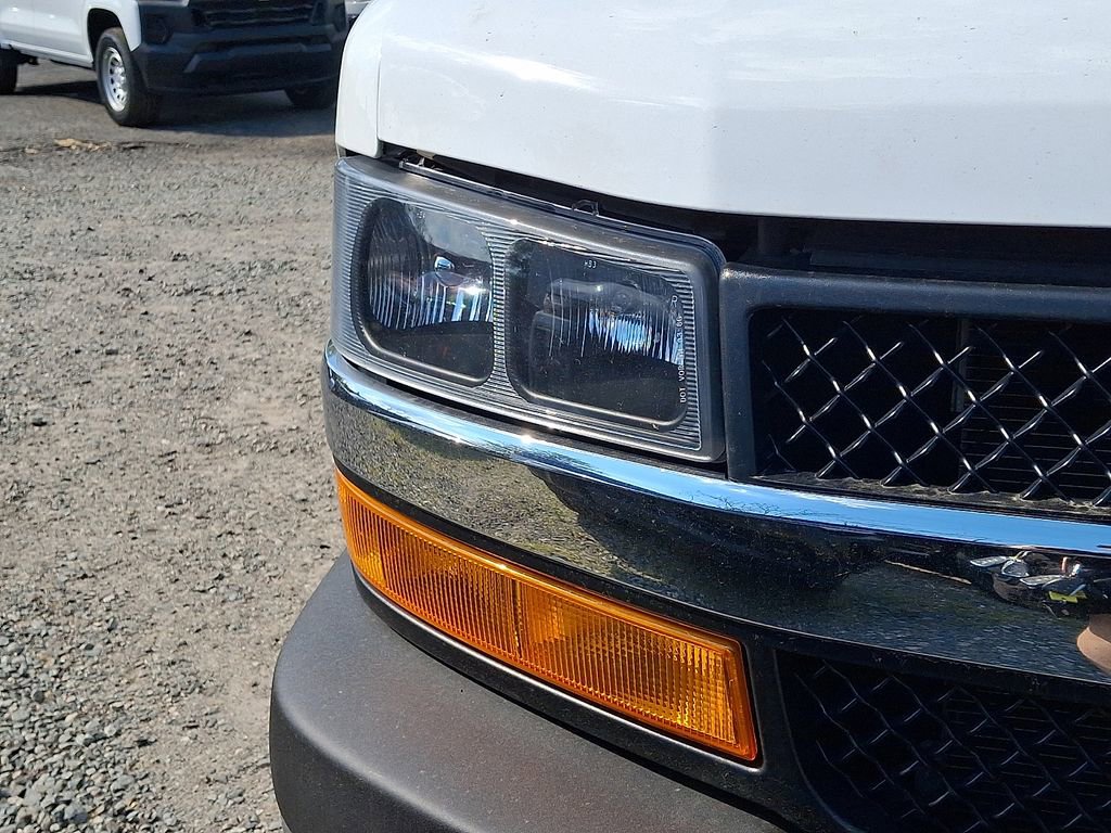 2025 Chevrolet Express Cargo Work Van - Photo 35