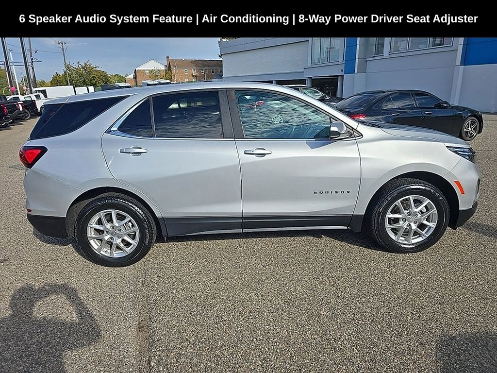 2022 Chevrolet Equinox LT photo 2