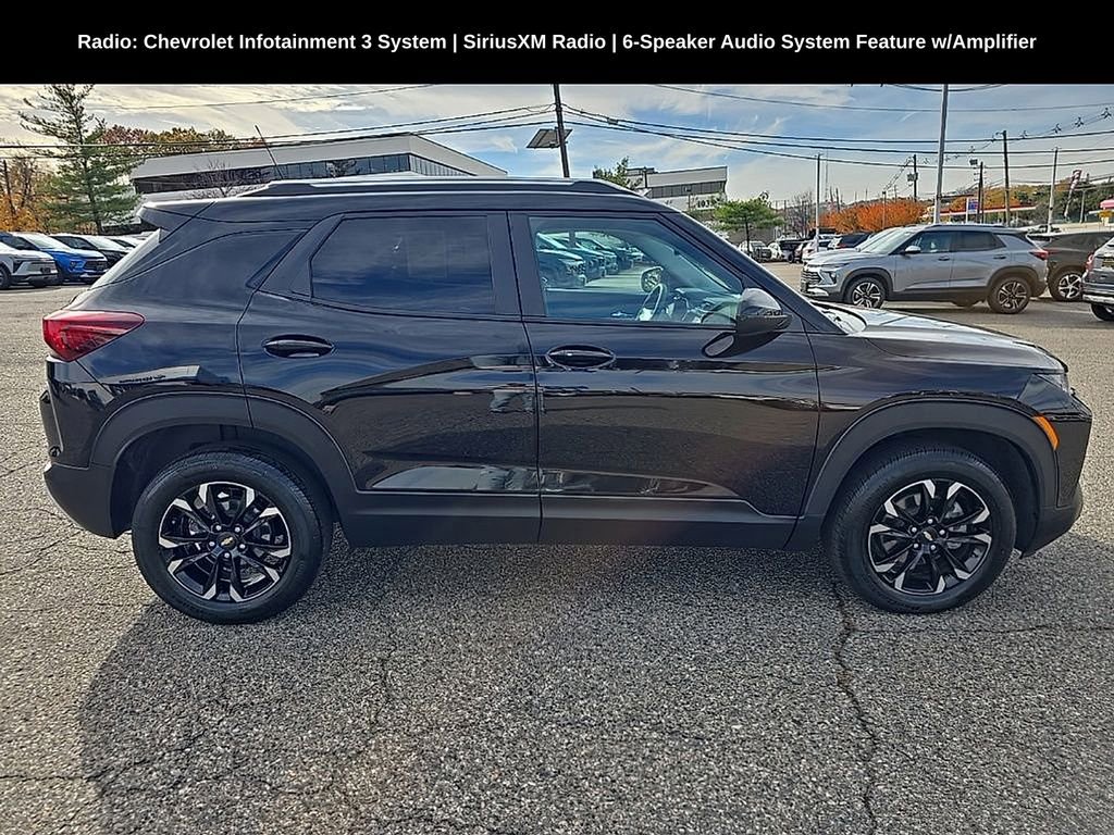 2023 Chevrolet Trailblazer LT photo 2