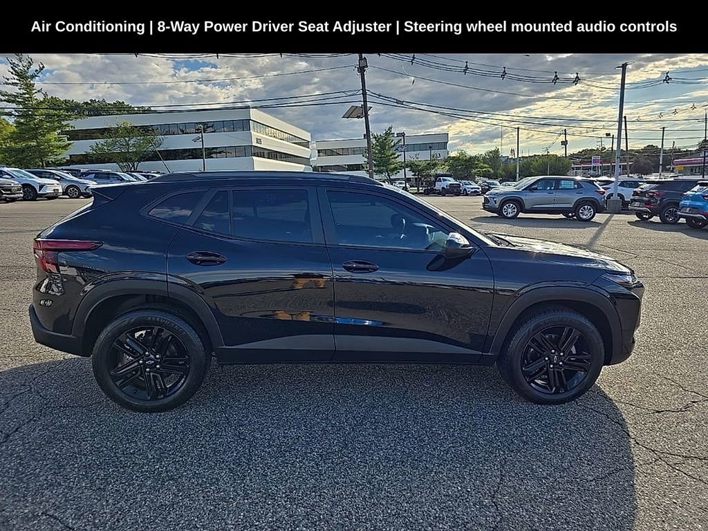 2025 Chevrolet Trax ACTIV photo 2
