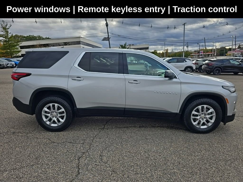 2022 Chevrolet Traverse LS photo 3