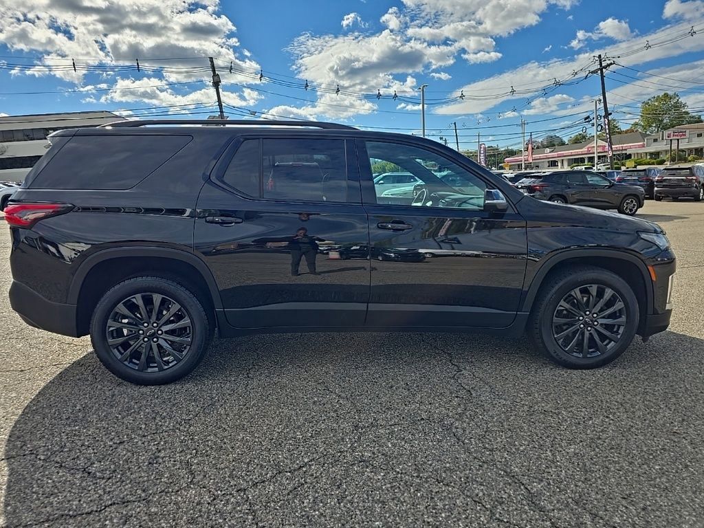 2023 Chevrolet Traverse RS photo 2