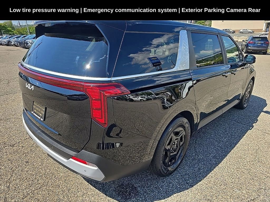 2025 Kia Carnival LXS photo 3