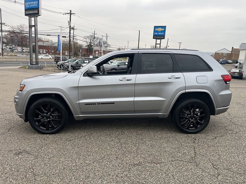 2019 Jeep Grand Cherokee Altitude photo 4
