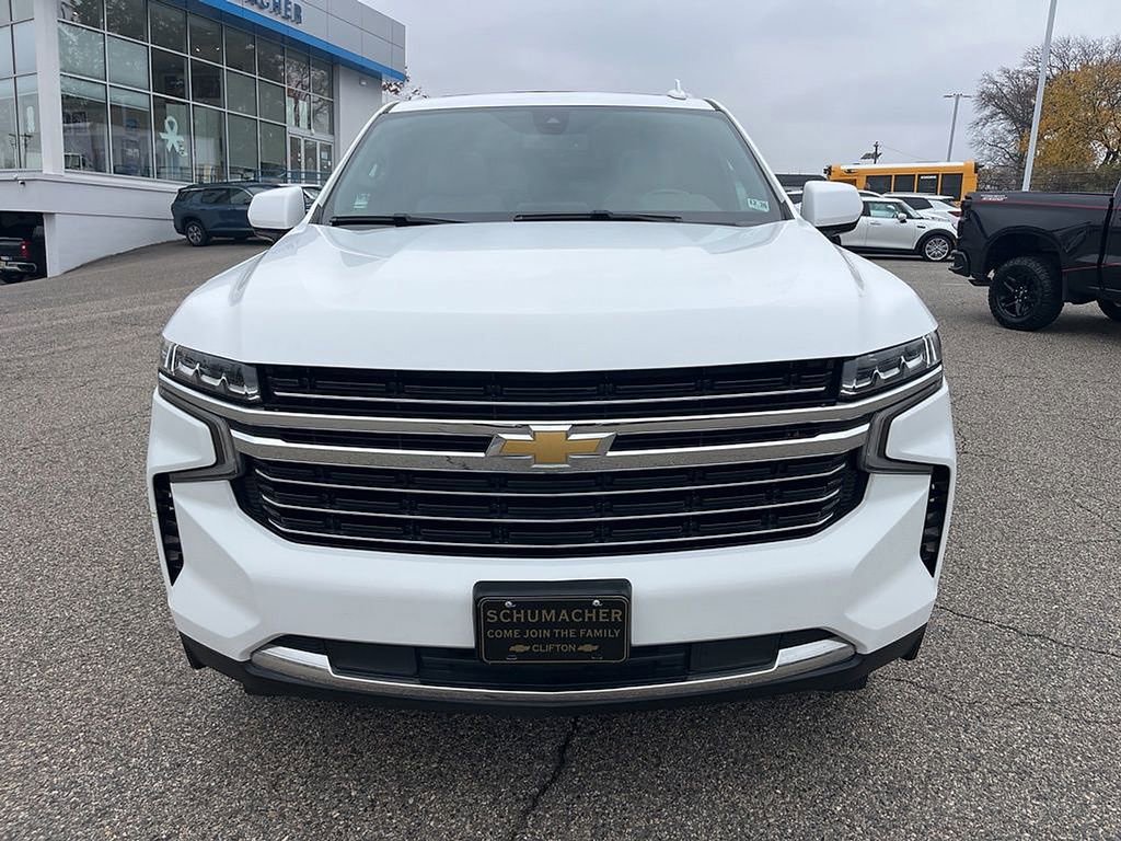 2021 Chevrolet Suburban LT photo 2
