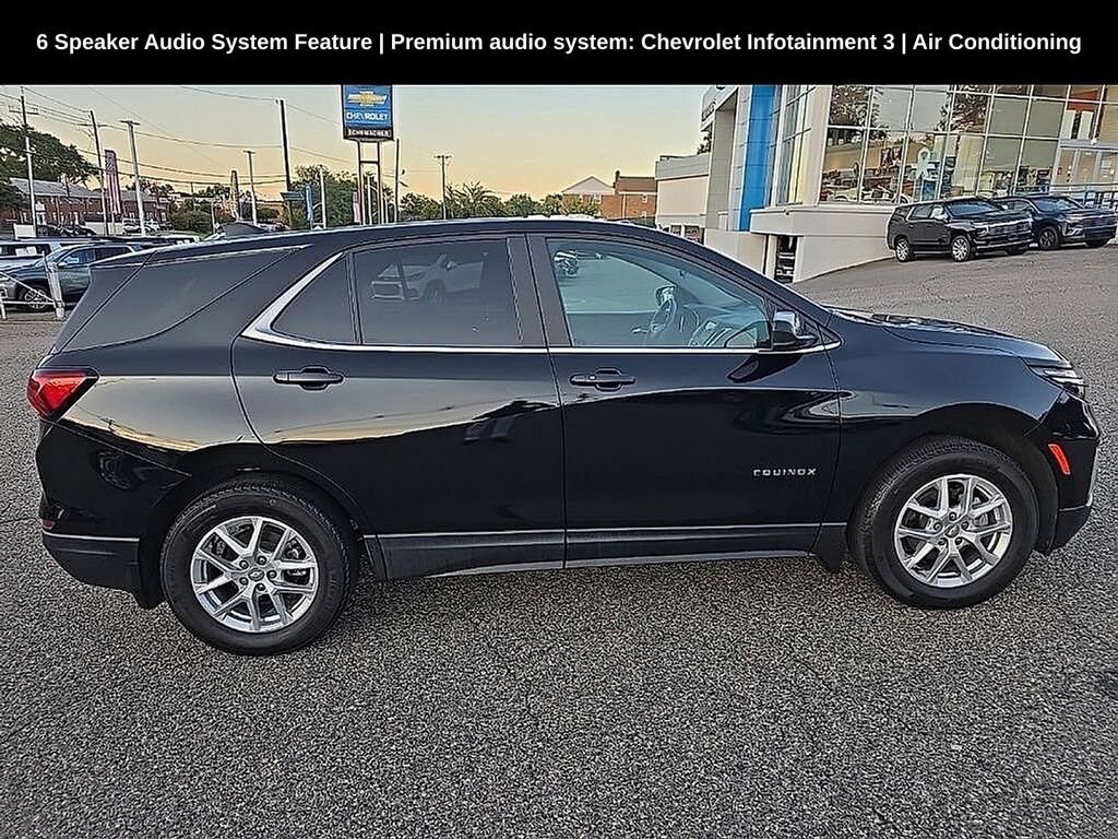 2022 Chevrolet Equinox LT photo 2