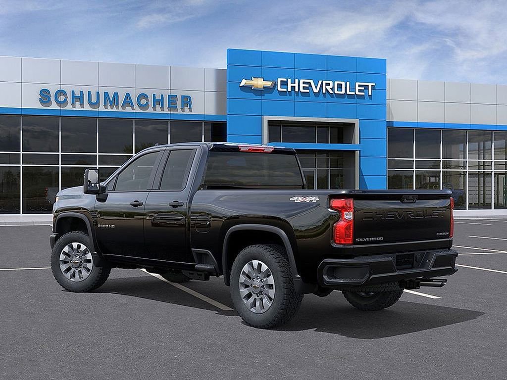2025 Chevrolet Silverado 2500HD Custom photo 3