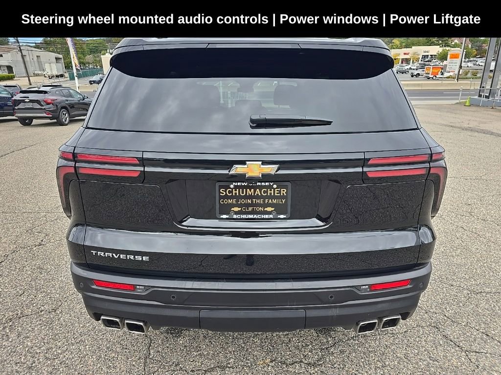 2024 Chevrolet Traverse LS photo 4