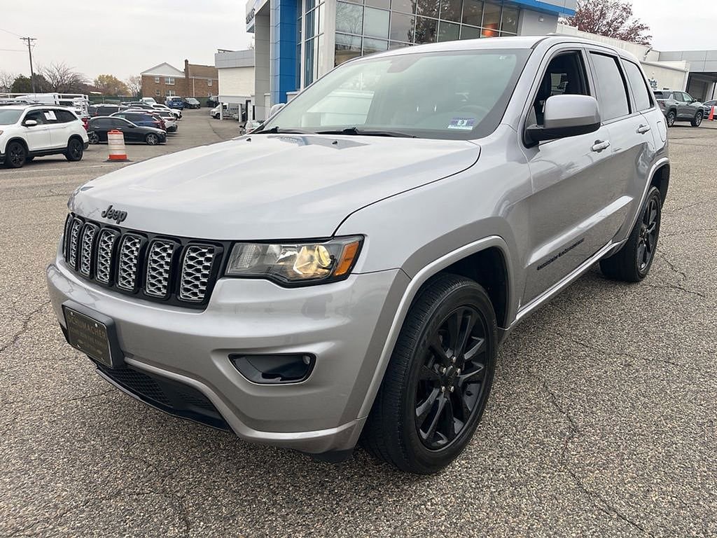 2019 Jeep Grand Cherokee Altitude photo 3