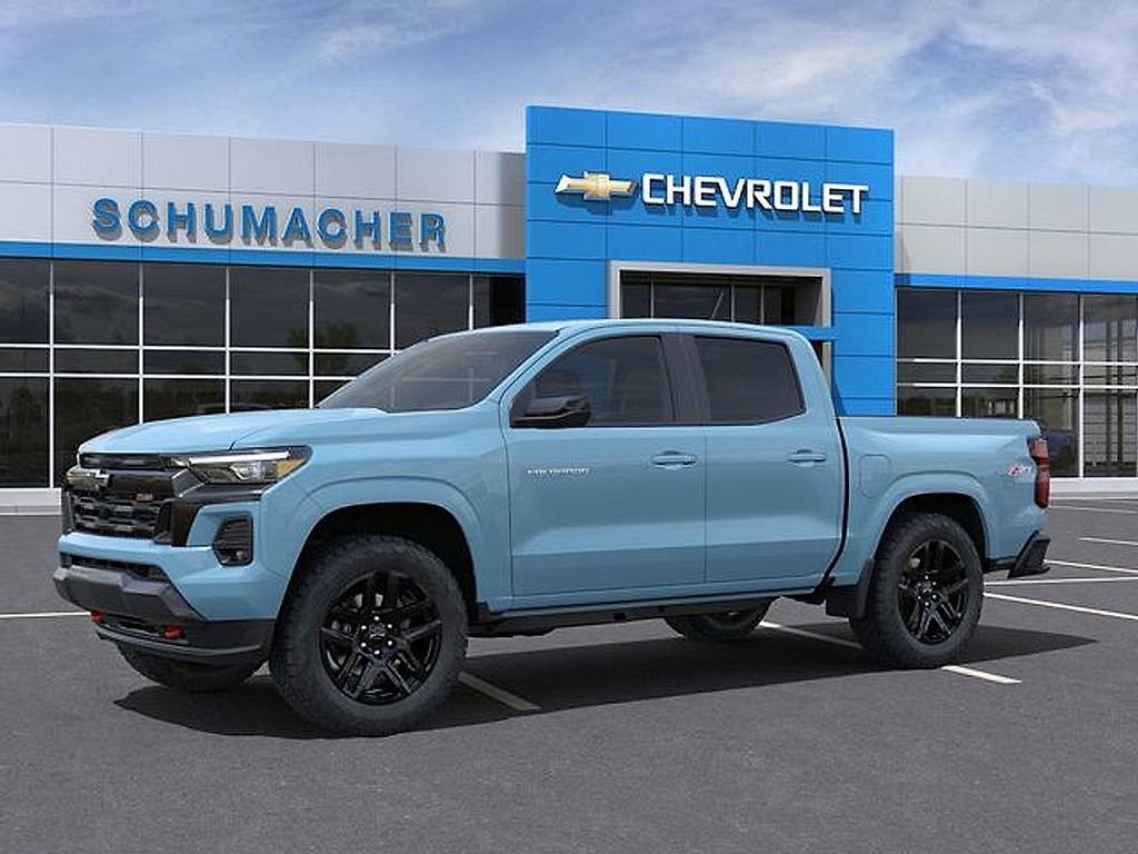 2025 Chevrolet Colorado Z71 photo 2
