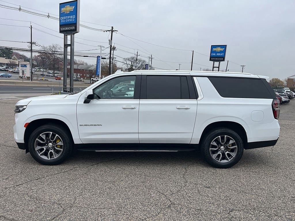 2021 Chevrolet Suburban LT photo 4