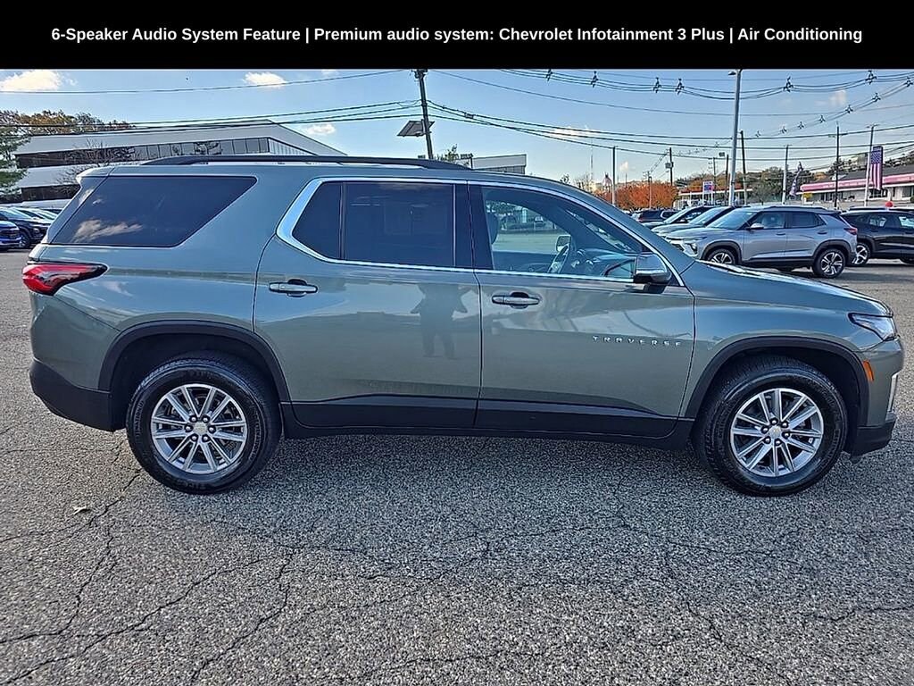 2023 Chevrolet Traverse Leather photo 2