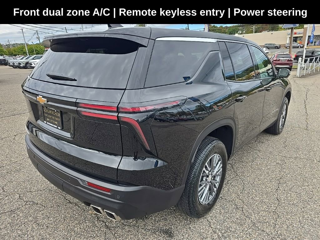 2024 Chevrolet Traverse LS photo 3