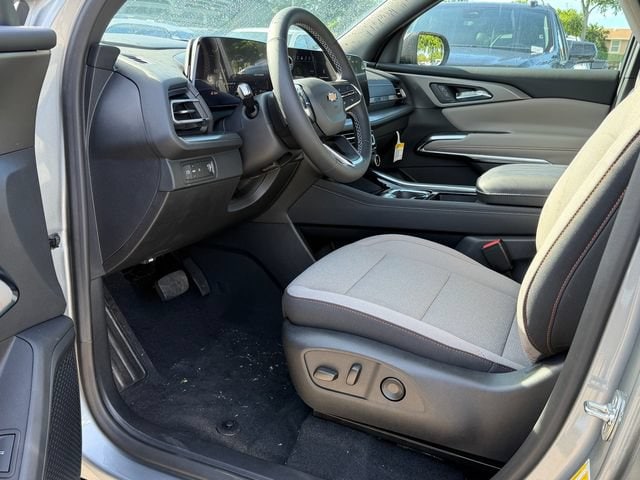 2027 Chevrolet Traverse LT - Photo 12