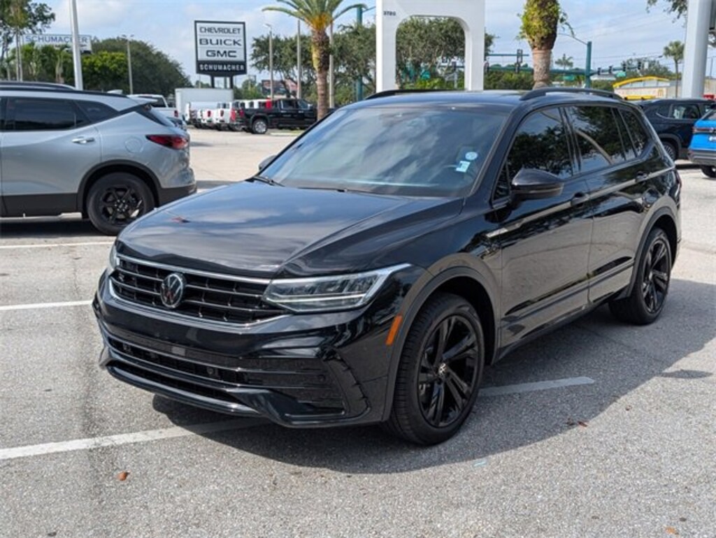 Used 2024 Volkswagen Tiguan SE R-Line Black