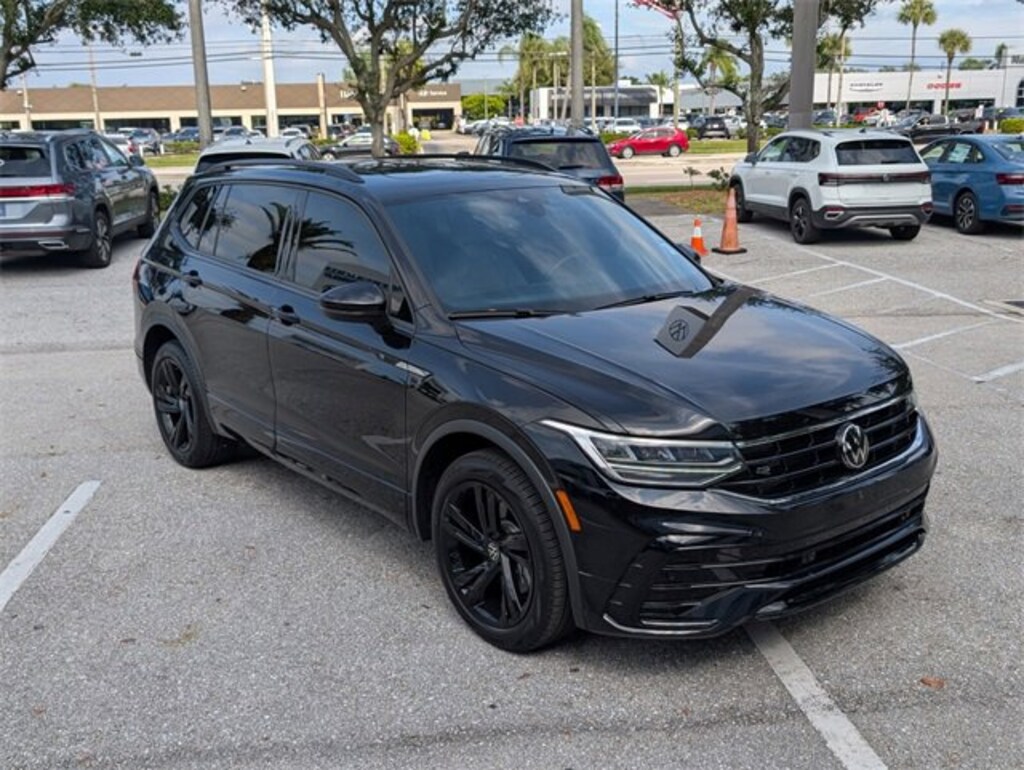 Used 2024 Volkswagen Tiguan SE R-Line Black