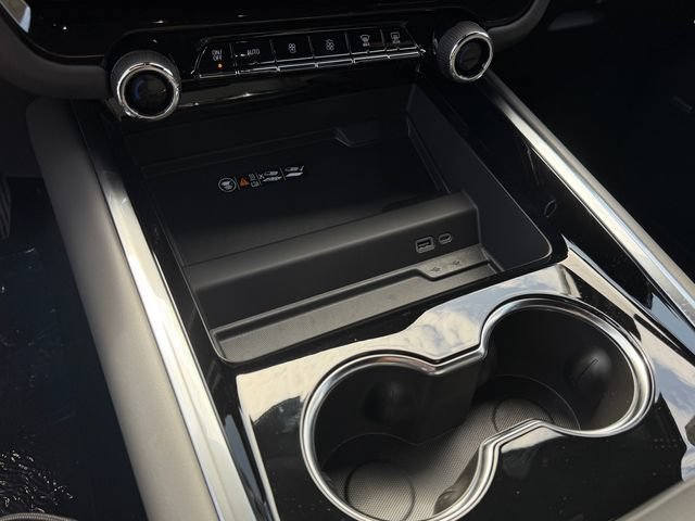 2026 Chevrolet Suburban RST - Photo 21