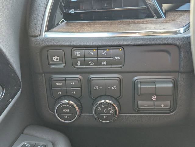 2026 Chevrolet Suburban High Country - Photo 16