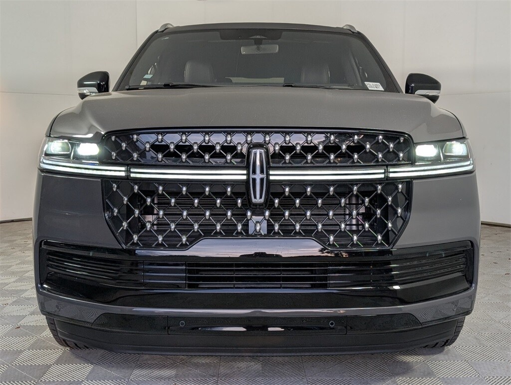 2025 Lincoln Navigator Black Label photo 2