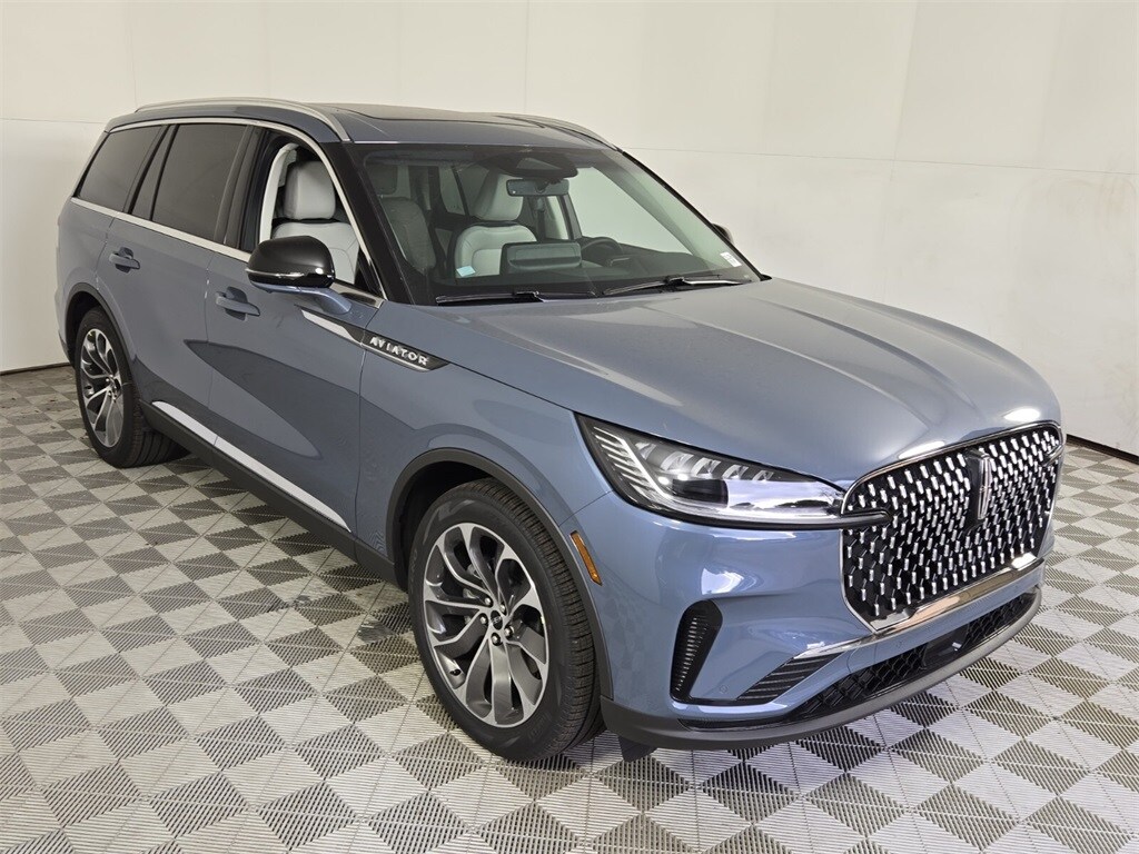 2025 Lincoln Aviator Premiere photo 2