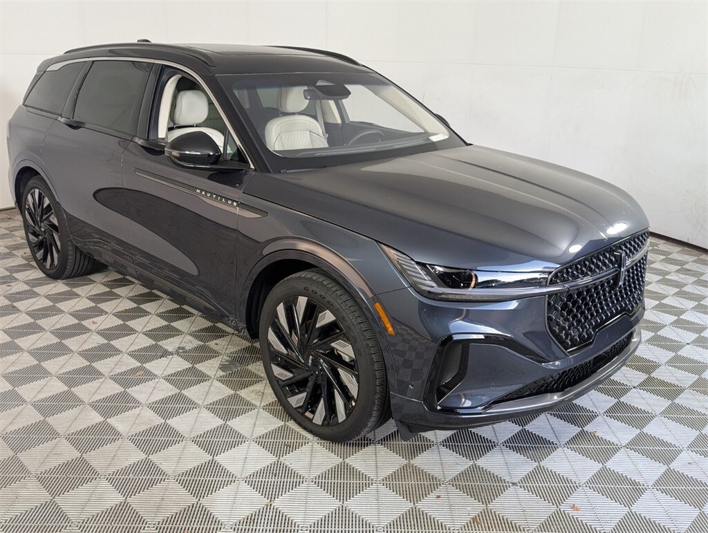 2024 Lincoln Nautilus Black Label photo 2