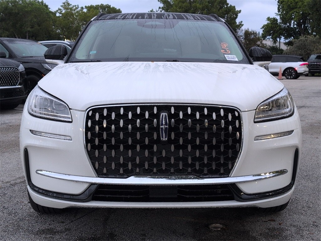 2025 Lincoln Corsair Grand Touring photo 3