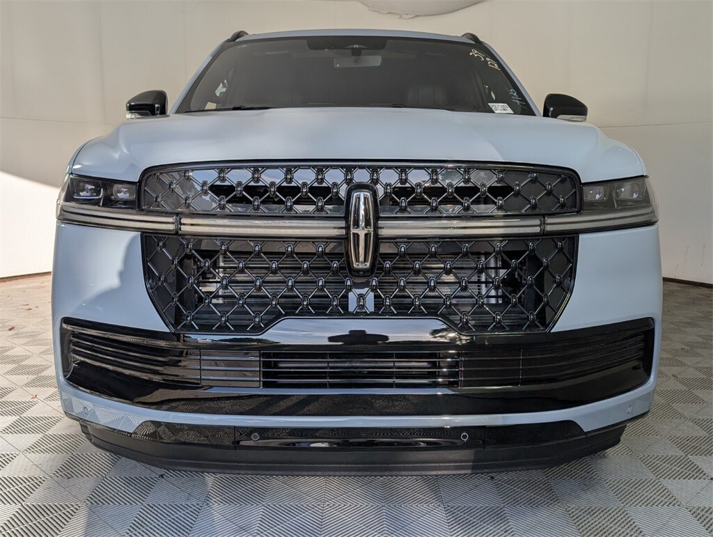 2025 Lincoln Navigator L Reserve photo 3