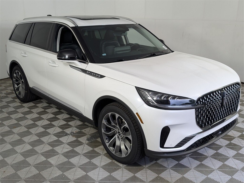2025 Lincoln Aviator Premiere photo 2