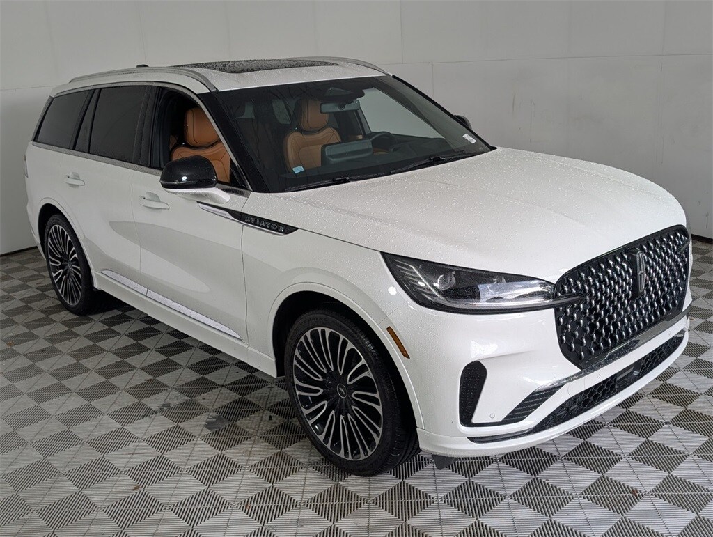 2025 Lincoln Aviator Black Label photo 2