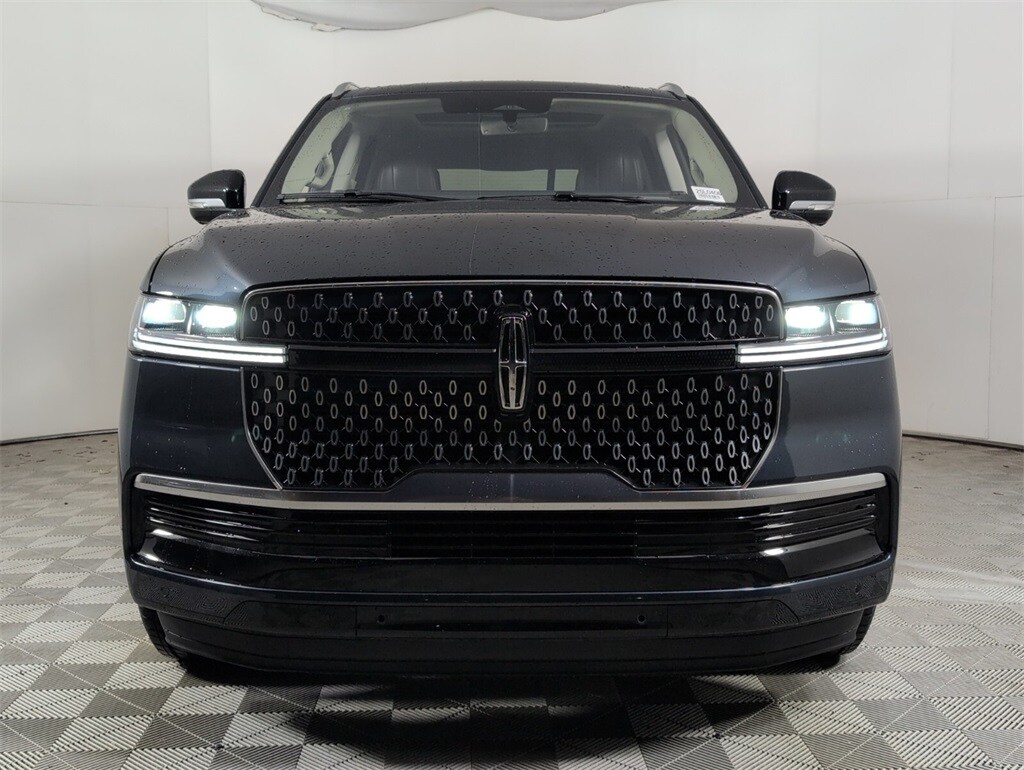 2025 Lincoln Navigator Reserve photo 2